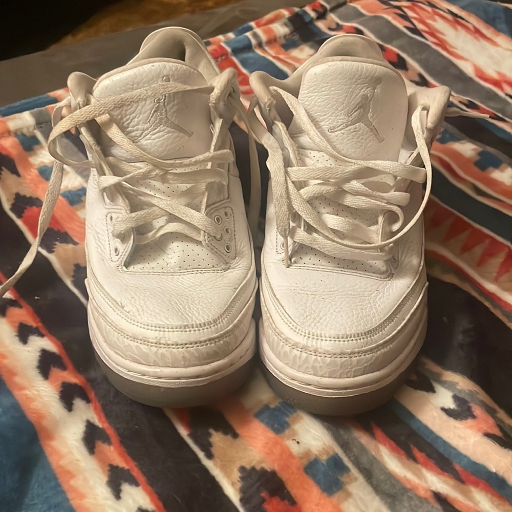 Selling these nice sneakers in good condition